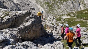 Italien_Dolomiten_Fonda Savio_GFDOL_2022_Julia Andre_Klettern_Grundkurs_Fels_Ausbildung (7).jpeg