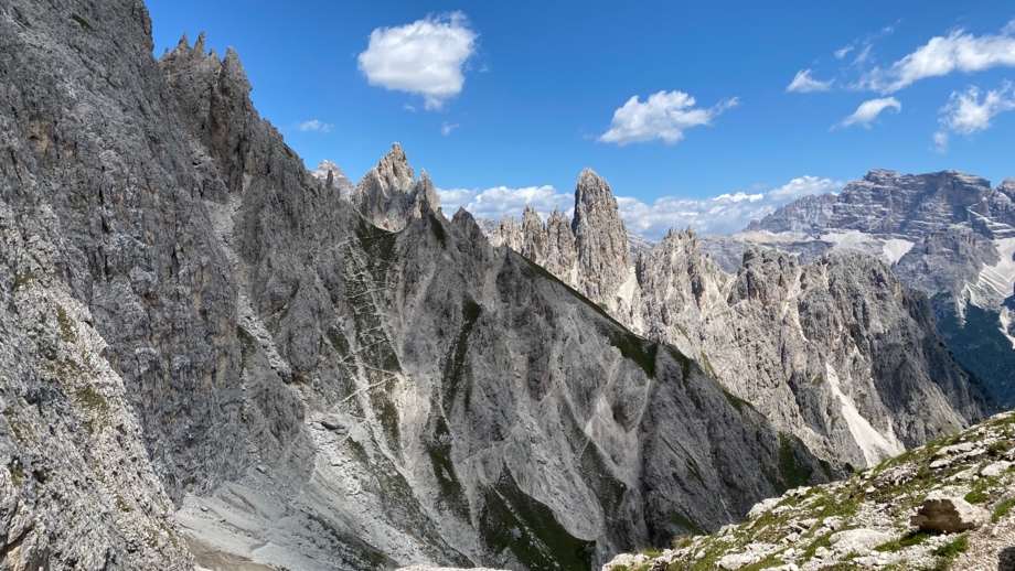 Italien_Dolomiten_Fonda Savio_GFDOL_2022_Julia Andre_Klettern_Grundkurs_Fels (2).jpeg