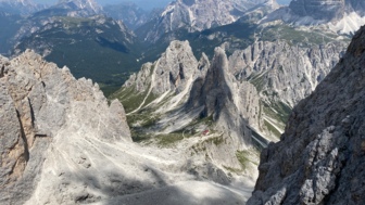 Italien_Dolomiten_Fonda Savio_GFDOL_2022_Julia Andre_Klettern_Grundkurs_Fels_Hütte.jpeg