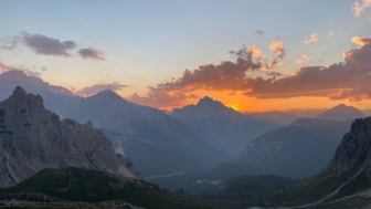 Italien_Dolomiten_Fonda Savio_GFDOL_2022_Julia Andre_Klettern_Grundkurs_Fels_Sonnenuntergang.jpeg