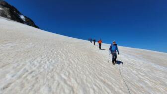 Österreich_Ötztaler Alpen_Taschachhaus_Gletscher_Wildspitze_Ausbildung_Seilschaft_Hochtour_GETAS (18).jpg