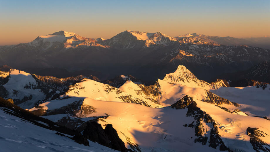 amerika-argentinien-aconcagua-blick-auf-anden-bergkette-shutterstock-378636568.jpg