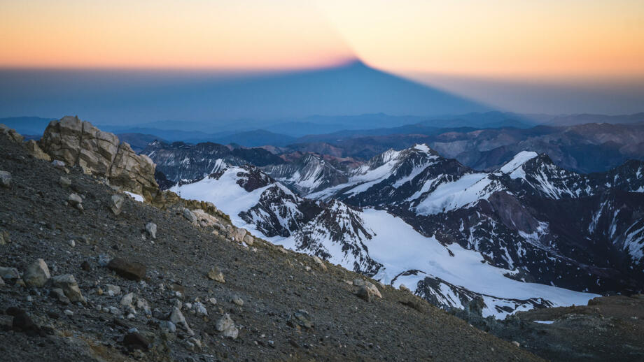 expeditionen-argentinien-grajales-expeditions-2019-natur-panorama-landschaft-berge-gletscher-schnee-bergschatten-48.jpg