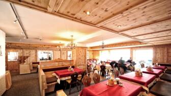 oesterreich-silvretta-bieler-hoehe-skitourenprogramm-berggasthof-piz-buin-zirbenstube.jpg
