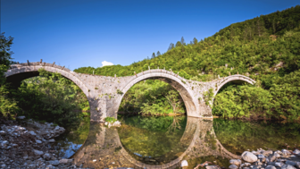 Steinbögenbrücke bei Kipi