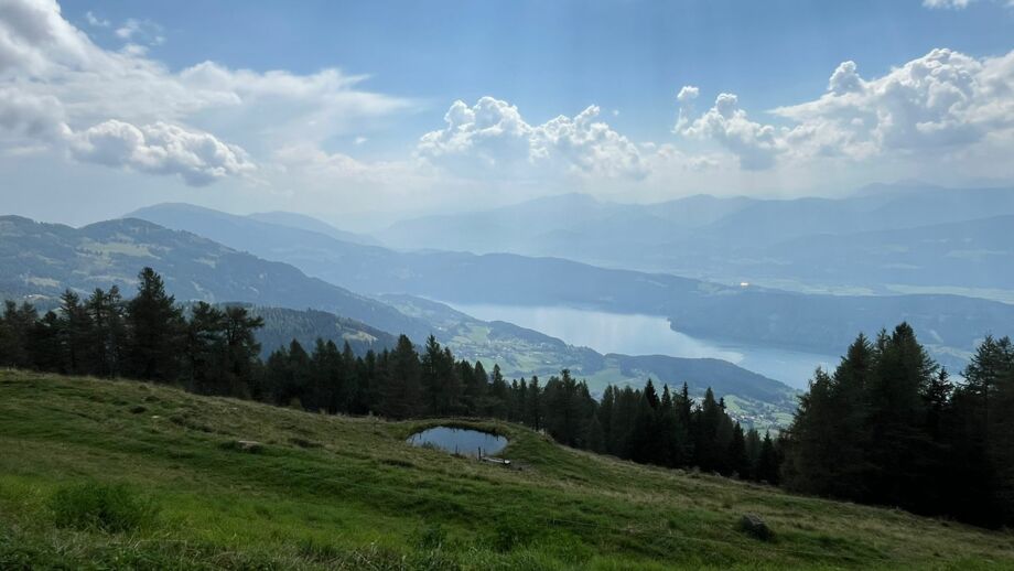 Die Aussicht auf den See während des Transalp Erlebnisses vom Bodensee zum Lago Maggiore.