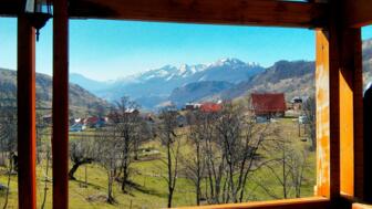 bosnien-banat-umoljani village mountain chalet view (1).jpg