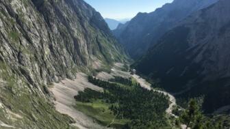 Deutschland_Bayern_Garmisch-Partenkirchen_Wetterstein_Zugspitze_Höllental_Klettersteig_Tagestour_9KSZUG_Sommer_Sonne (14).jpg