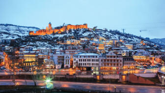 Aufnahme der Stadt Tiflis an einem klaren Wintertag