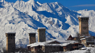 Aufnahme des Schnee bedeckten Kaukasus Gebirges