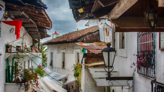 Häuserzeile in Cuetzalan in Mexiko