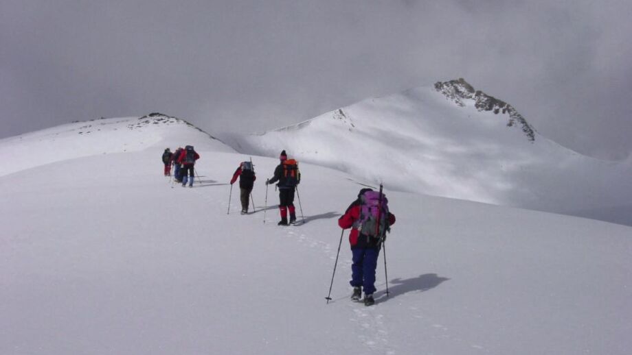Bergsteigergruppe im Aufstieg zum Sechstausender dzo Jongo in Ladakh