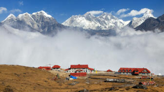 shutterstock_1043582197_Komfort_Lodge_Kongde_Thamserku_C.jpg