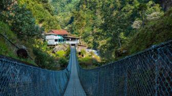 nepal-hiaho-sekathum-itahari-dorf-taplejung-auf-dem-weg-zum-kanchenjunga-base-camp-shutterstock_2443885919.jpg