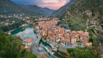 aqgta5-frankreich-roya-tal-shutterstock-2234485235.jpg