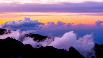 Sonnenuntergang von Pico do Arieiro, lila Himmel mit Wolken