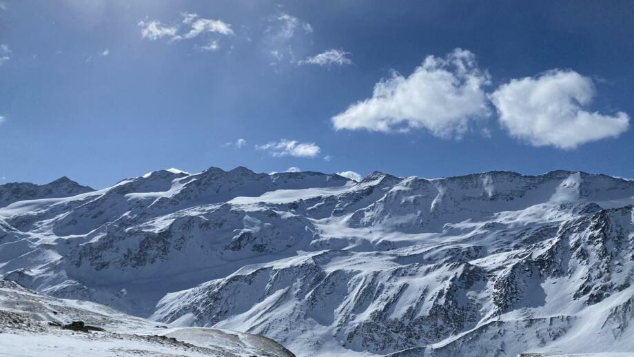 Bergpanorma in Südtirol im Winter