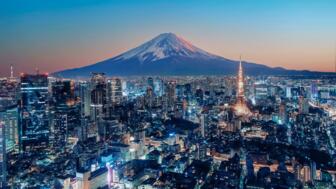 Tokyo City bei Sonnenuntergang mit dem Vulkan Fuji
