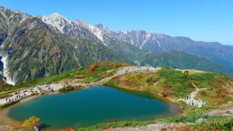 Bergsee, Besucher*innen und Gebirge in den Japanischen Alpen