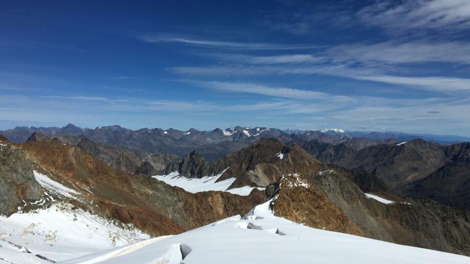 oesterreich-oetztal-breslauer-huette-grundkurs-eis-in-den-oetztaler-alpen-mit-wildspitze-3772-m-ysgebre-landschaft-11-09-15-09-(25).jpg