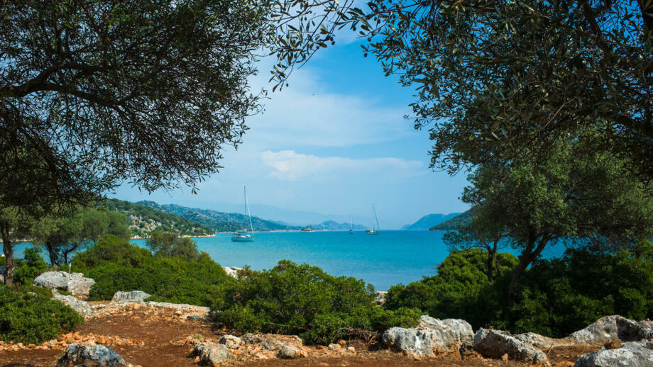 tuerkei-tuayt-ucagiz-bucht-shutterstock-1958861194.jpg