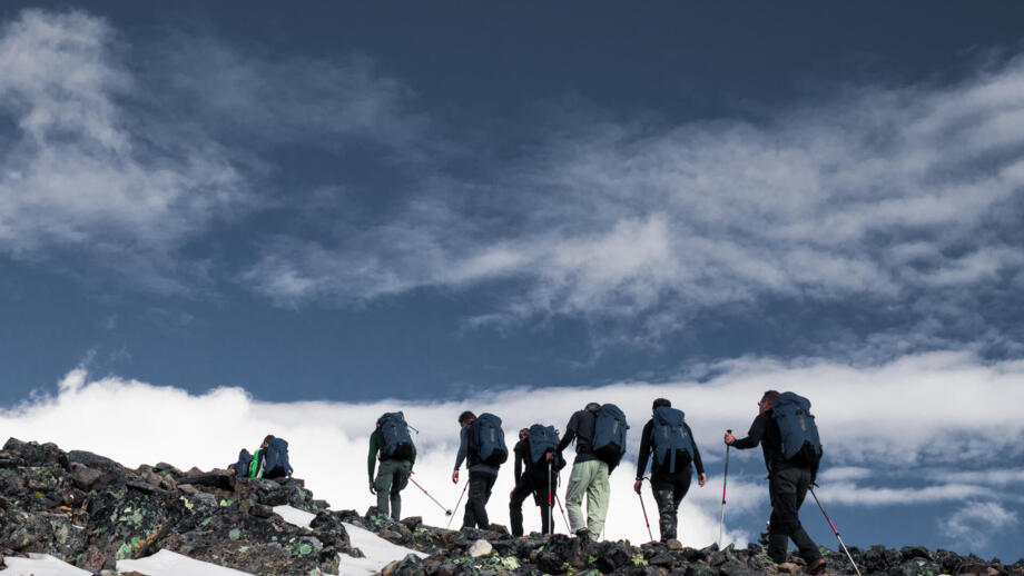 Eine Gruppe Wanderer auf dem Weg zum Kebnekaise