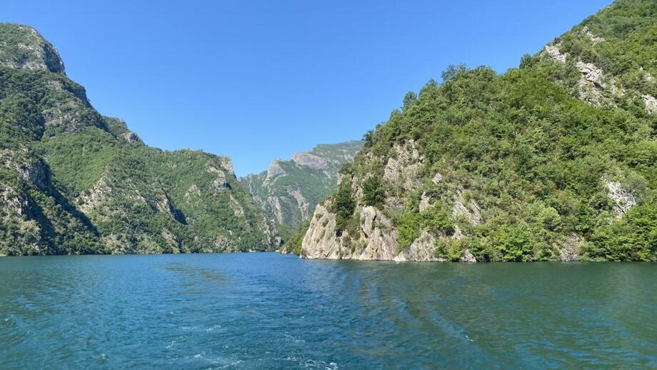 Albanien_KomanStausee_BATAG.jpg