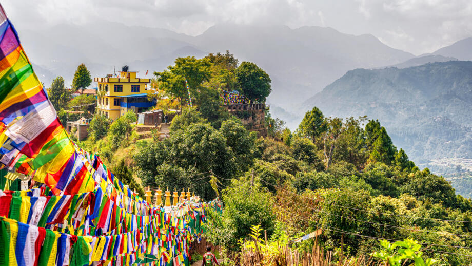 nepal-hikul-thrangu-tashi-yangtse-kloster-shutterstock_1430736140.jpg