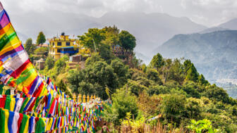 nepal-hikul-thrangu-tashi-yangtse-kloster-shutterstock_1430736140.jpg