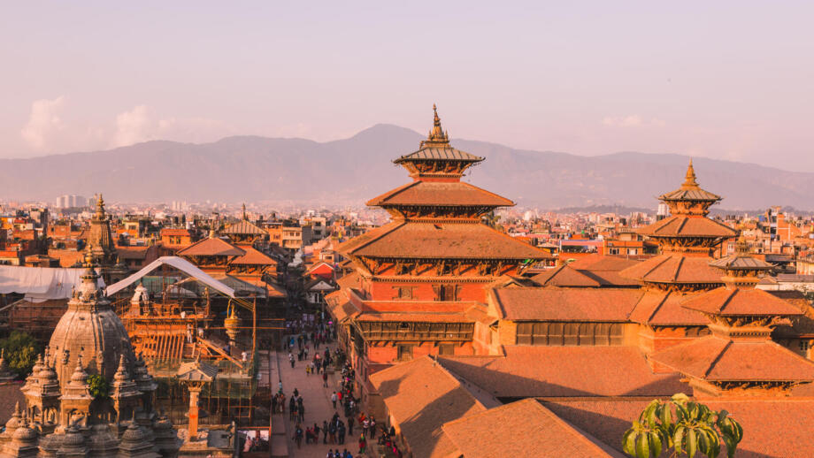 nepal-hiktwin-patan-temple-patan-durbar-square-liegt-im-zentrum-von-lalitpur-shutterstock_1229411365.jpg