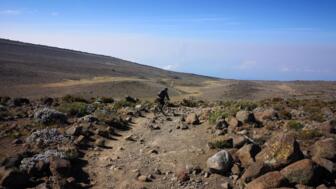 Die grandiose Abfahrt vom Kilimandscharo. 4600 m Downhill.