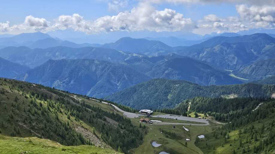Die Aussicht auf die umliegende Bergwelt.