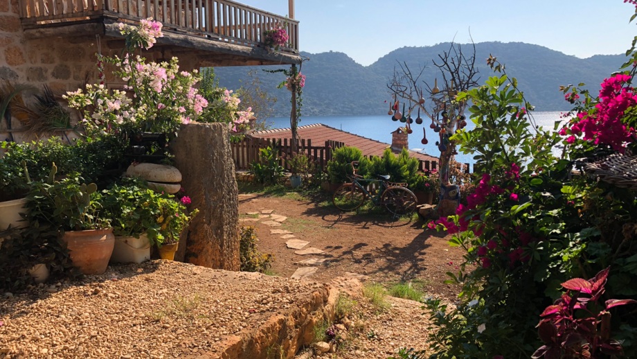 Ein Dorf entlang des lykischen Weges mit dem Mountainbike.