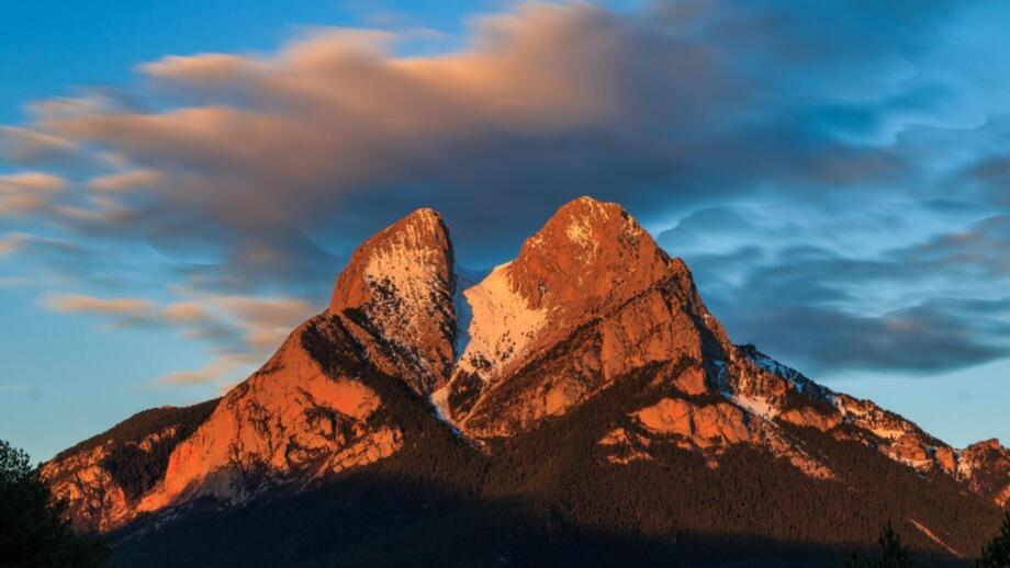europa-spanien-eskat-felsgipfel- pedraforca-pyrenaeen-shutterstock_2095067887.jpg