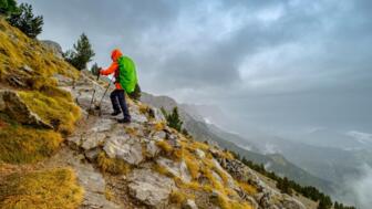 europa-spanien-eskat-pas-gosolans-col-del-prat-daguilo-sierra del Cadi-shutterstock_2519384459.jpg