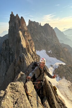 Bergführer Dominik Jäger an einem atemberaubenden Grat