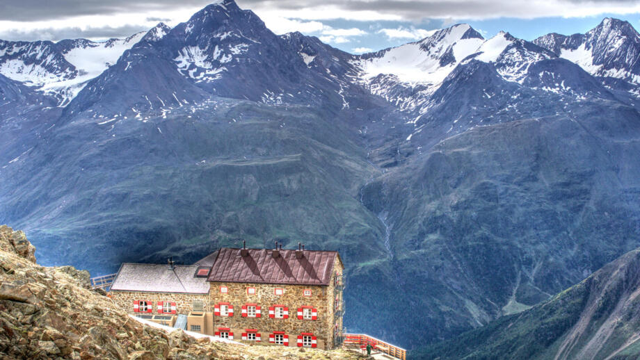 oesterreich-oetztal-breslauerhuette-shutterstock-1162807924.jpg