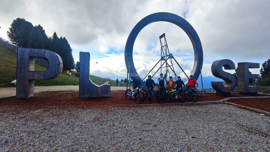 Eine Gruppe von Mountainbiker auf der Plose