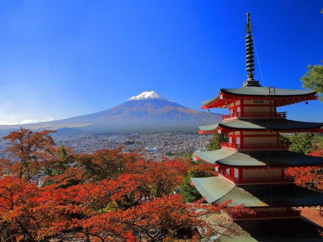 Tempel vor Fuji