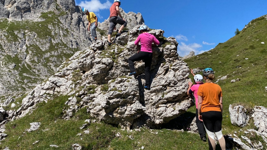 Italien_Dolomiten_Fonda Savio_GFDOL_2022_Julia Andre_Klettern_Grundkurs_Fels_Ausbildung (6).jpeg