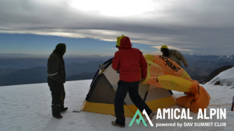 Aufbau der Zelte Illimani