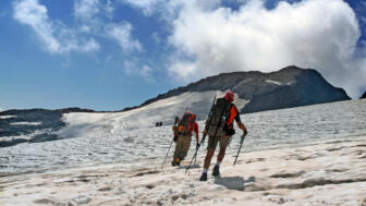 spanien-pyreaeen-esber-climbing-aneto-glacier-shutterstock_96644176.jpg