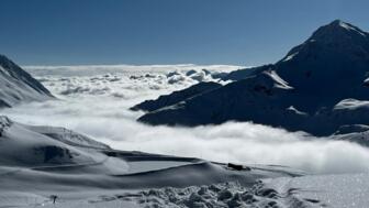 Ausblick aufs Skigebiet Kühtai bei Sonne