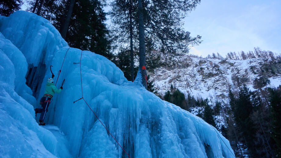 oesterreich-eiskletterkurs-matreier tauernhaus-eispark-osttirol-9ekeost-dsc-6472bearbeitet.jpg