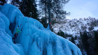 oesterreich-eiskletterkurs-matreier tauernhaus-eispark-osttirol-9ekeost-dsc-6472bearbeitet.jpg