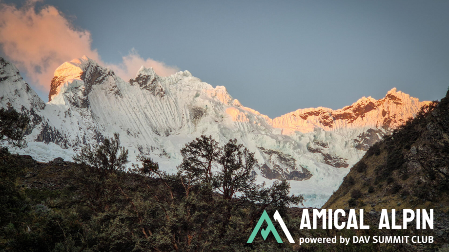 Morgensonne auf den Berggipfeln