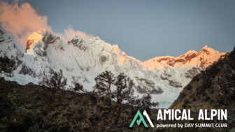 Morgensonne auf den Berggipfeln