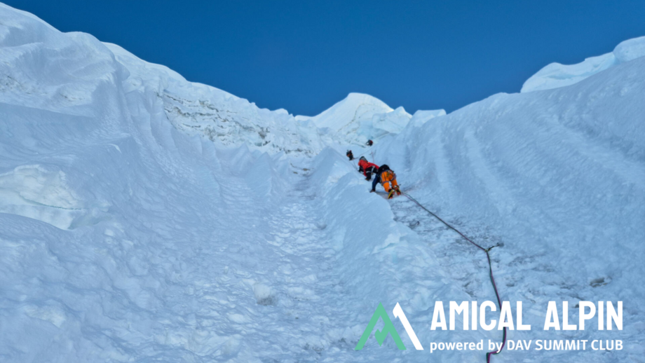 Seilschaft in steiler Passage
