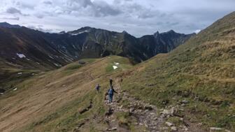 Wandergruppe auf herrlichen Panoramawege
