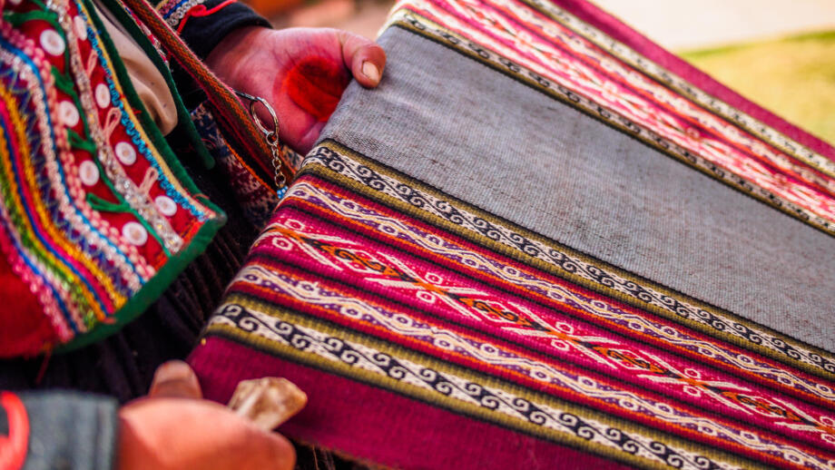 Bunte Webarbeiten in cusco